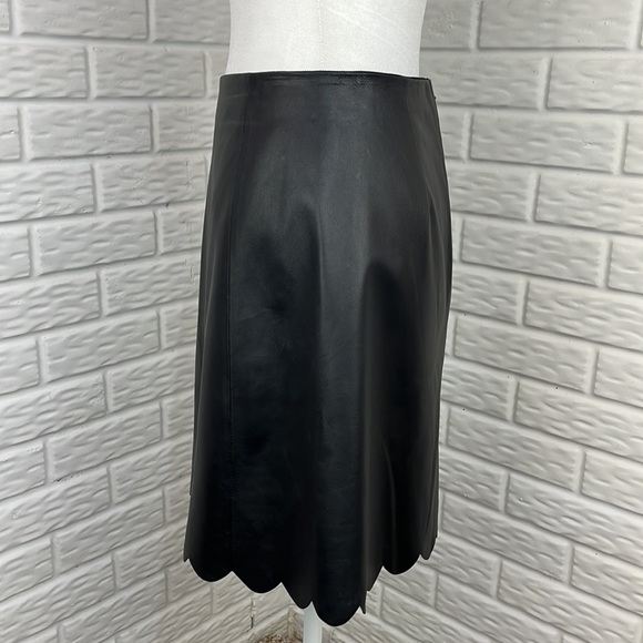 KATE SPADE NEW YORK LAMB LEATHER SCALLOPED HEM BLACK SKIRT SIZE 2 - Picture 4 of 12